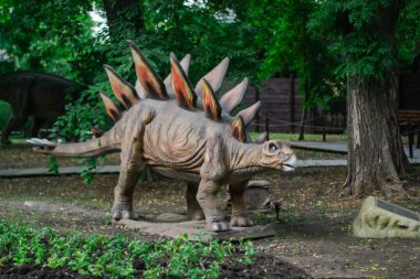 Taganrog; Rusya-08 Temmuz 2020: Geç Jurasik dönem / 156-145 milyon yıl önce. Dinopark 'ta.