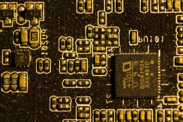 Printplaat Met Chips Door Elektrische Componenten — Stockfoto