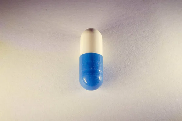 Pill white and blue close up. Capsule medication. — Stock Photo, Image