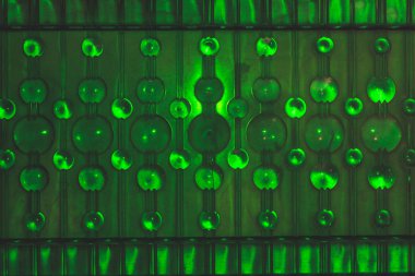 Şimdi güzel soyutlama ile çok renkli cam balonlar