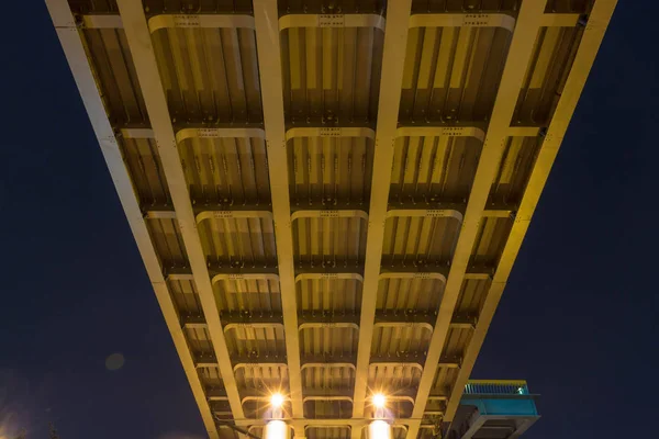 Ponte Perspectiva Partir Ângulo Mais Baixo Noite Lanternas Iluminação — Fotografia de Stock