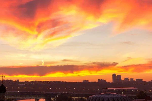 Grande Metropoli Sullo Sfondo Bellissimo Tramonto Autunno Colori Sono Arancione — Foto Stock