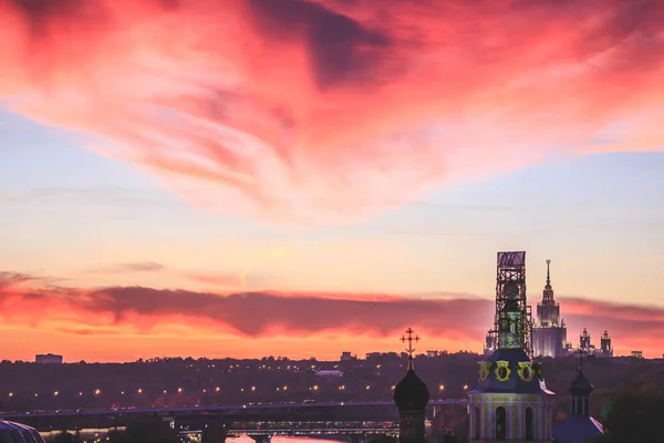 Big Metropolis Backdrop Beautiful Sunset Fall Colors Orange Pink Red — Stock Photo, Image