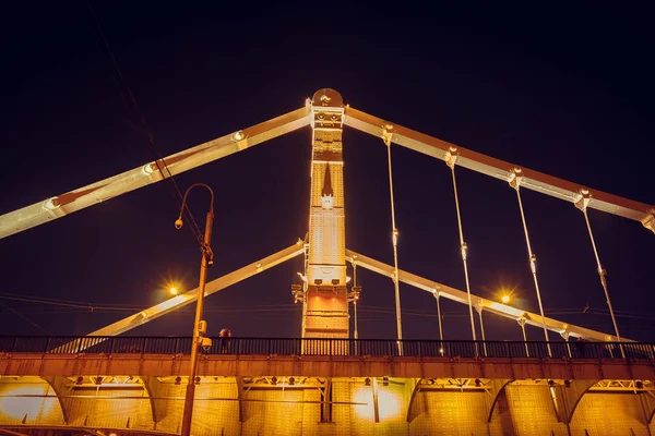 Długo Pięknego Mostu Przez Rzekę Godzinach Wieczornych Lampki Nocne — Zdjęcie stockowe