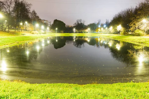 Lagoa Cidade Com Iluminação Torno Raio Com Reflexo Das Luzes — Fotografia de Stock