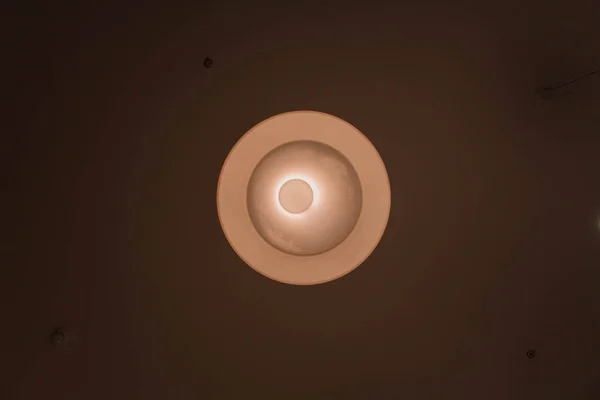 Okrągłe Lampy Kreatywnych Oświetlenia Miejsc Publicznych Włączone — Zdjęcie stockowe