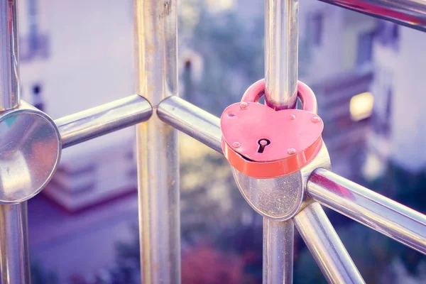 Liefde Een Hart Sluis Gesloten Leuning Als Een Teken Van — Stockfoto