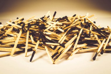 Yanmış kibrit, büyük slayt, Charred kafaları kapatın