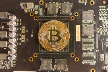 Bitcoin para ekran kartı üzerinde yer alır.