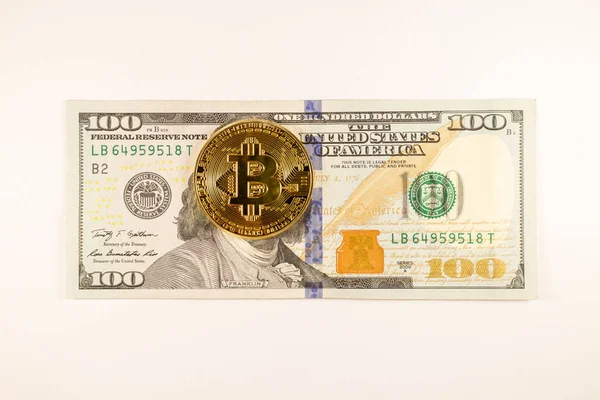 Bitcoin Coin Лежит 100 Долларах — стоковое фото
