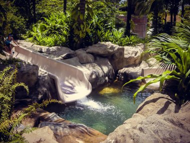 Güzel park ile çiçek ve Tayland tesisleri