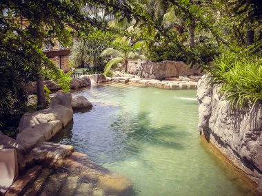 Güzel park ile çiçek ve Tayland tesisleri