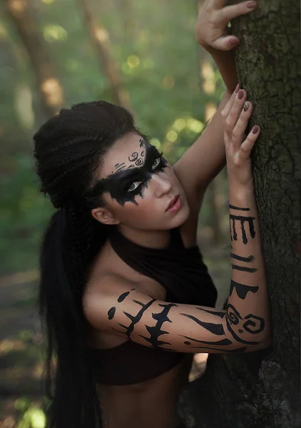 Portret close up of beautiful tribal shaman woman in a foggy forest. Hands of ethnic dancer.Amazon girl near the tree. Soft focus — Stock Photo, Image