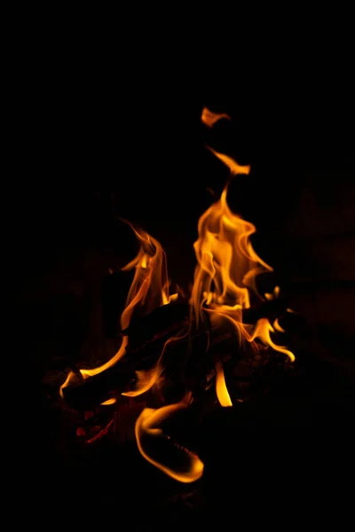 Fuego Madera Contra Fondo Oscuro Fotos de stock libres de derechos