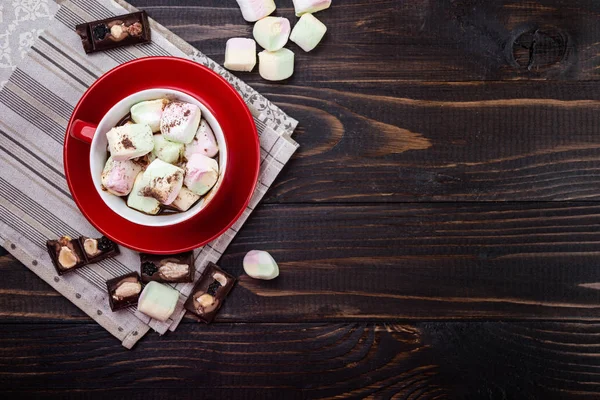 Kopp Varm Choklad Och Marshmallow Trä Bakgrund Ovanifrån Christmas Drink — Stockfoto