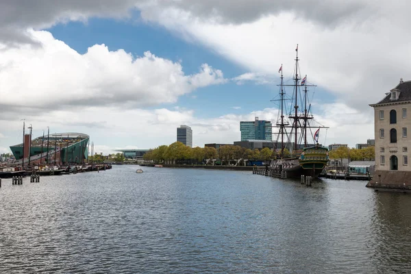 Panoramisch Uitzicht Van Stedelijke Historische Huizen Amsterdam Beroemde Toeristische Stad — Stockfoto