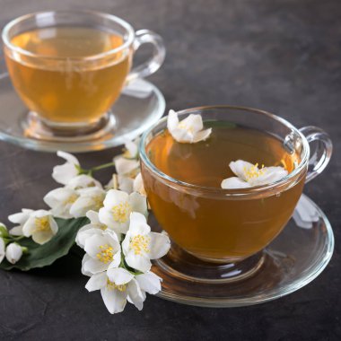 Cam bardak çay Yasemin bir karanlık adam Tarih ile