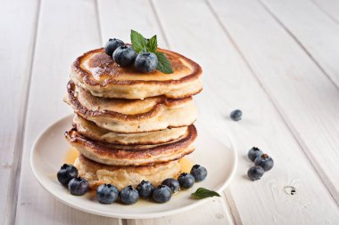  bir yığın çilek ve ballı krep