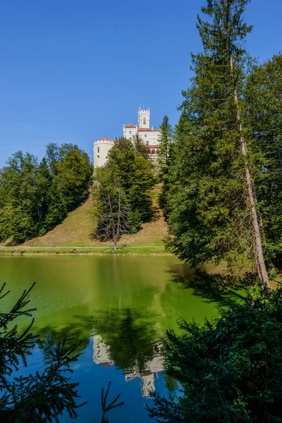 Castillo Trakoscan Con Reflexión Sobre Lago Zagorje Croacia — Foto de Stock
