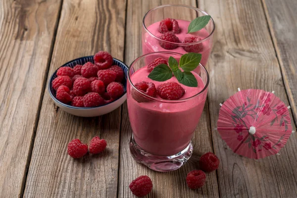 Malinový Koktejl Nebo Smoothie Maliny Zmrzliny Nebo Jiné Mléčné Výrobky — Stock fotografie