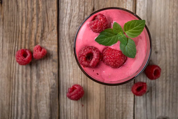 Malinový Koktejl Nebo Smoothie Vyrobené Malinami Zmrzlinou Nebo Non Mlékárenské — Stock fotografie