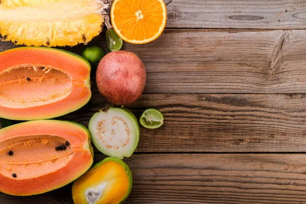 Tropiska Frukter Papaya Mango Ananas Passion Guava Lime Och Orange — Stockfoto