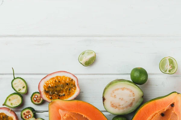 Surtido Frutas Fondo Colorido Sobre Mesa Madera Blanca —  Fotos de Stock