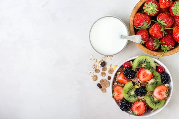 Granola Yougurt Con Fresa Kiwi Vista Superior Desayuno Saludable — Foto de Stock