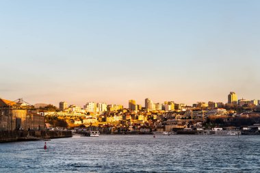 Porto Douro nehri üzerinde gün batımı, Portekiz