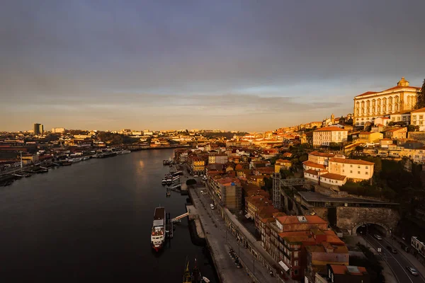 Gün Batımında Douro Nehri Üzerinde Eski Porto Panoramik Görünümü Porto — Stok fotoğraf