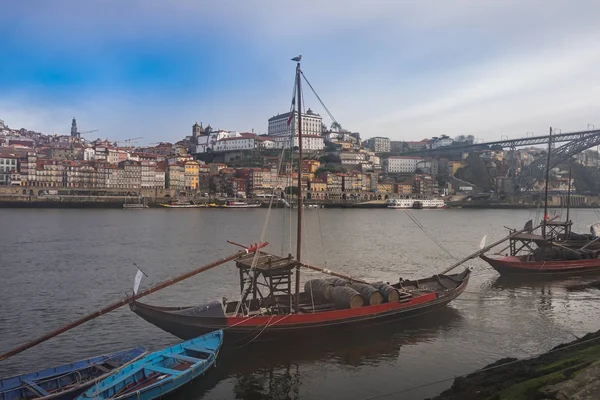 Barche Tradizionali Con Botti Sul Fiume Douro Ponte Ribeira Dom — Foto Stock