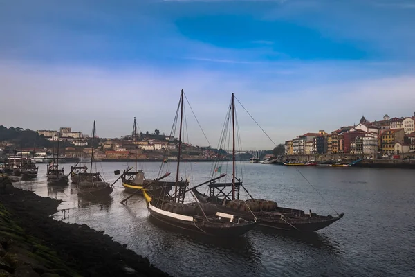Barche Tradizionali Con Botti Sul Fiume Douro Ponte Ribeira Dom — Foto Stock