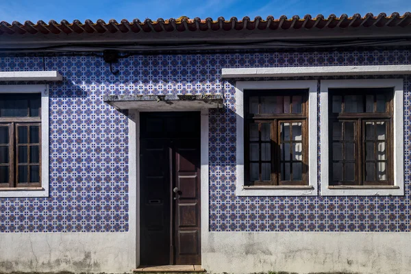 Tipica Casa Portoghese Colorata Con Finestra Tipico Blu Azulejos Piastrelle — Foto Stock