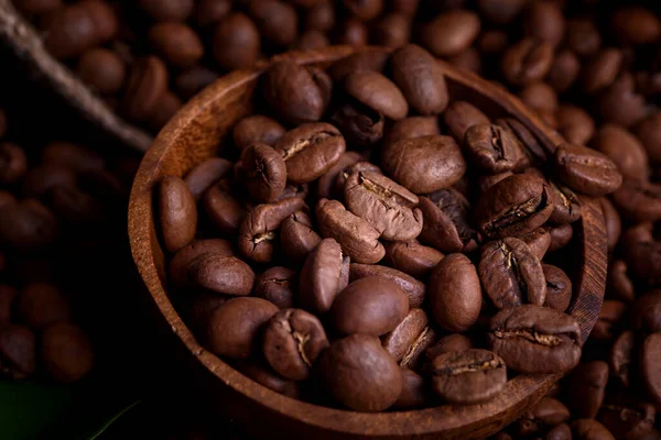 Palone Ziarna Kawy Czarnym Tle Tło Kawy — Zdjęcie stockowe