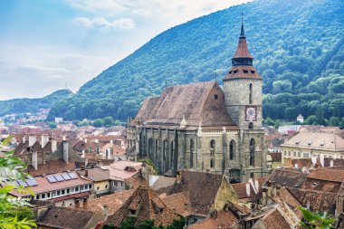 Brashov'daki Eski Şehir ve Katedral manzaralı, Transilvanya, Romanya