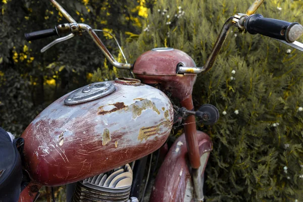 Részlet a grunge Vintage motorkerékpár. Fotó egy régi gáztartály. Közeli. — Stock Fotó