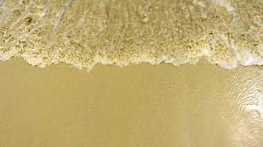 üst görünümünde dalga deniz plajı. Yaz.