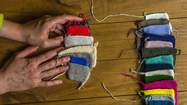 Photo Close Female Hands Holding Colorful Knitted Fabric Samples — Stock Photo, Image