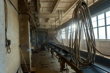 Asansörde tahıl taşıyıcısı var.