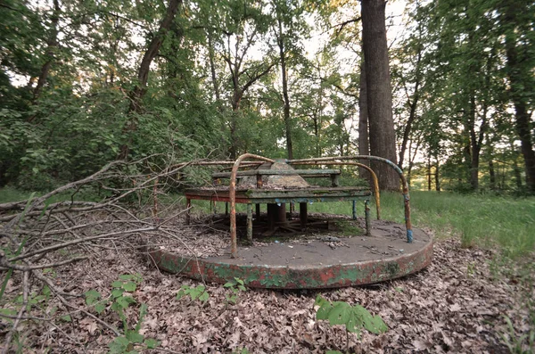 Carrossel Abandonado Num Acampamento Abandonado — Fotografia de Stock