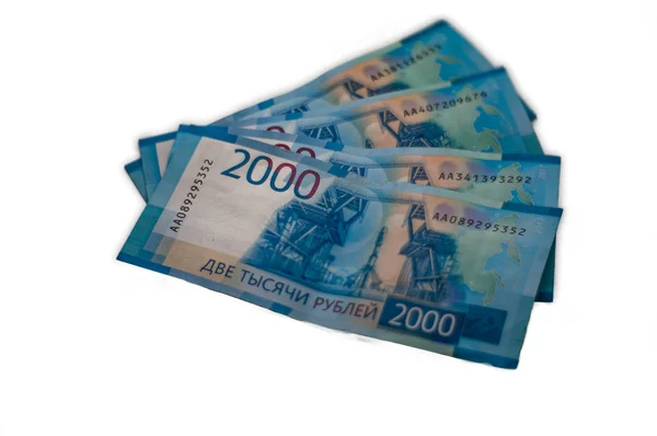 Billetes rusos esparcidos sobre la mesa de cerca . — Foto de Stock