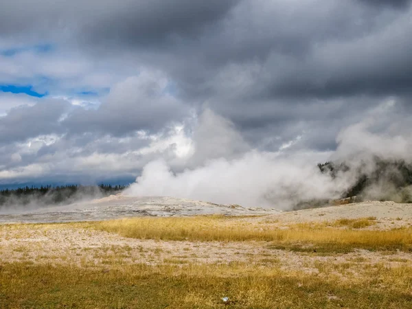 Old Faithful Maior Gêiser Parque Nacional Yellowstone Eua — Fotografia de Stock