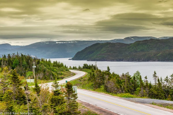 Beautiful Scenery Clouds Water Mountain Winding Roads Newfoundland — Stock Photo, Image