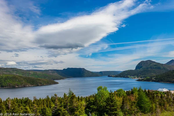 Boone Bay Ziyaretçi merkezinden Güzel Gros Morne sahne