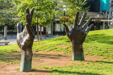 Kaldır ellerini havada - Şehir Parkı