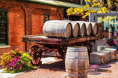 Şarap damıtım bölgesinde damıtma varil