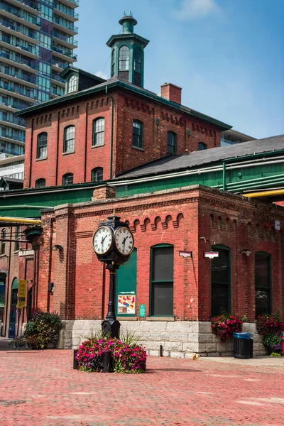 Saat Kulesi damıtım, Toronto, Ontario, Kanada içinde