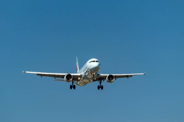 Air Canada jet Pearson Uluslararası Havaalanı, Toronto inmeye hazırlanıyor