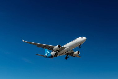 Airtrasat Airbus 330, Pearson Uluslararası Havaalanı, Toronto'ya inmeye hazırlanıyor