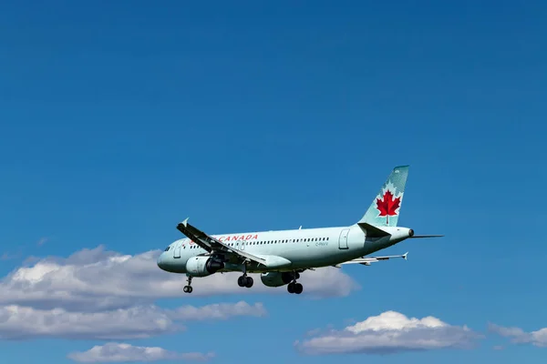 Pearson International Airport yakınlarındaki Air Canada beygir jeti, Toronto